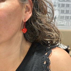 ARETES CORAZON  MATICES ROJO